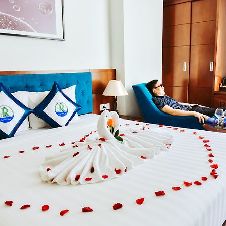 Ritzy Boutique Hotel Da Nang Beach Exterior photo