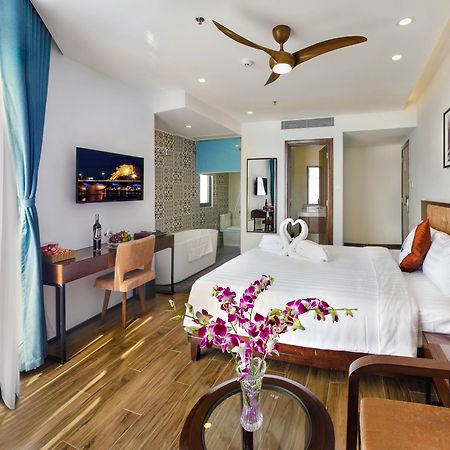 Ritzy Boutique Hotel Da Nang Beach Exterior photo