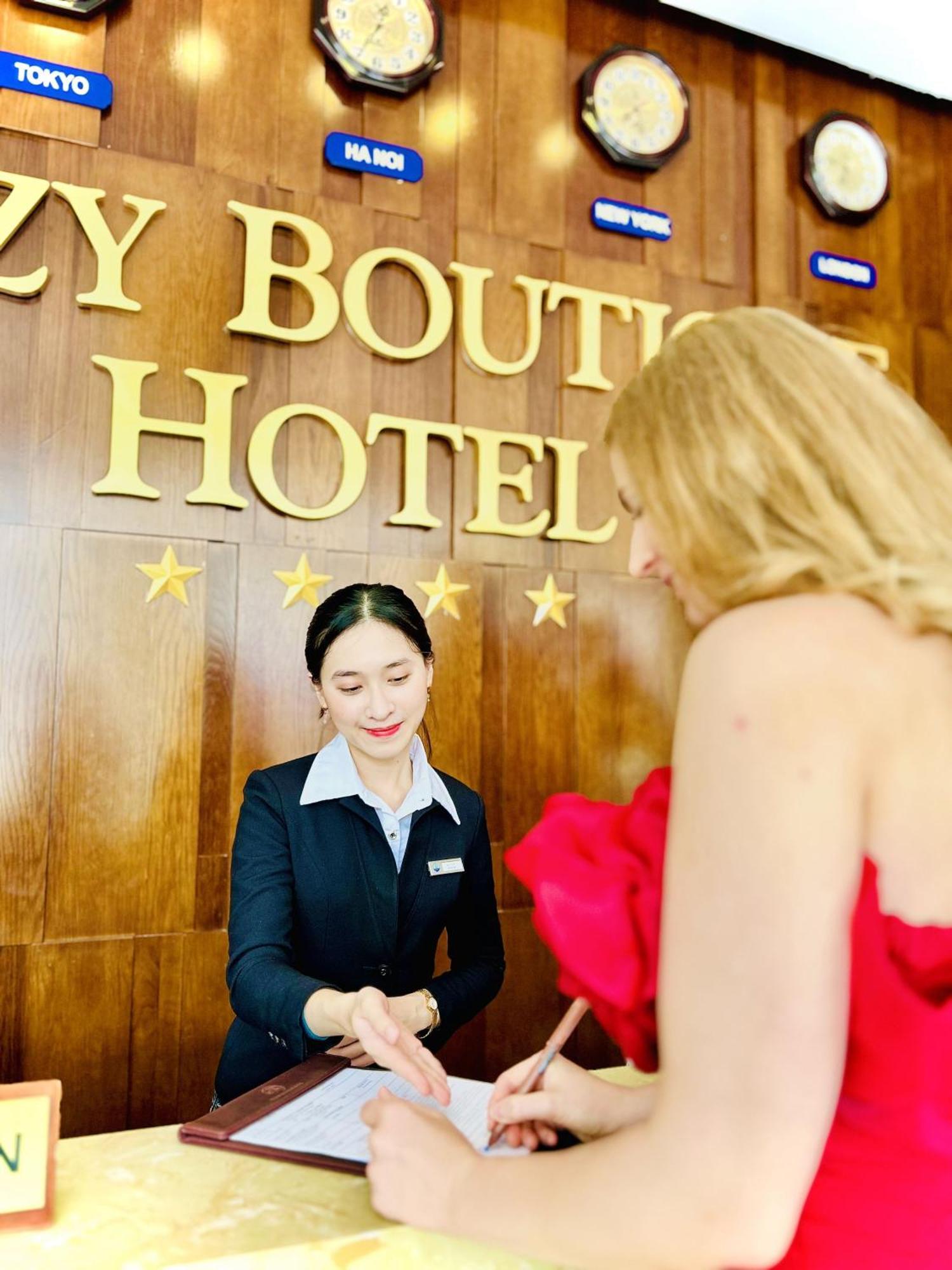 Ritzy Boutique Hotel Da Nang Beach Exterior photo