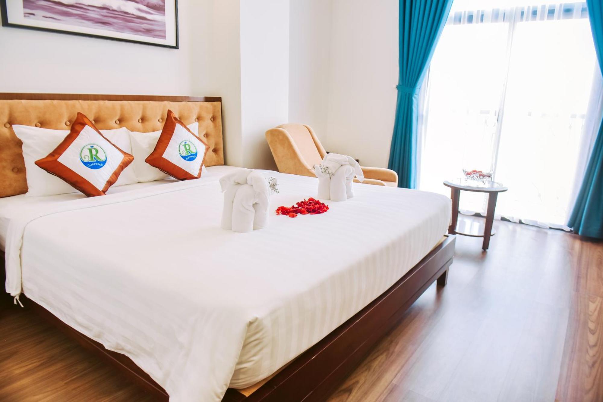 Ritzy Boutique Hotel Da Nang Beach Exterior photo